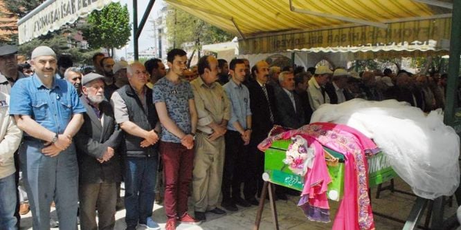 Nişanlı çift kazada hayatını kaybetti