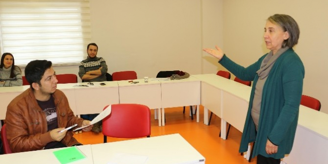 Manisa'da kurslarla meslek sahibi oluyorlar