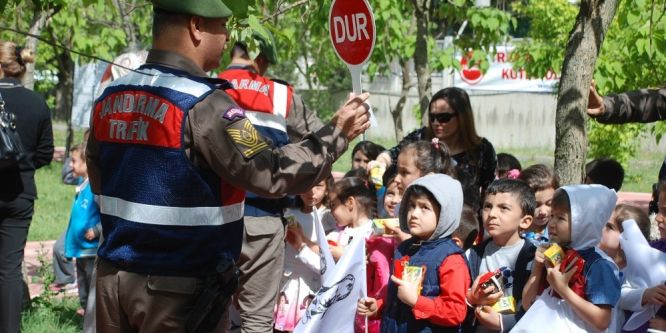 Jandarmadan öğrencilere trafik eğitimi