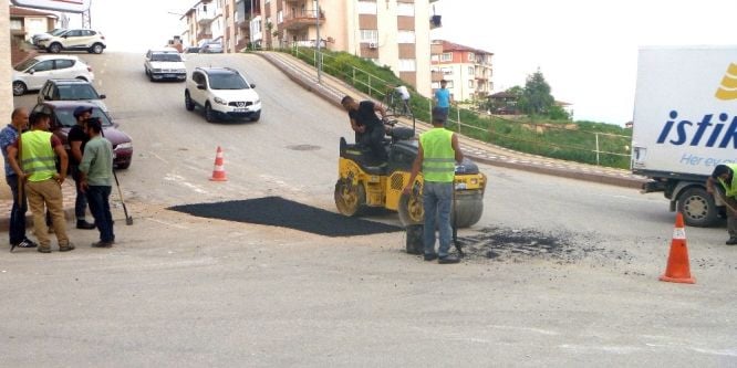 Bilecik’te asfalt onarım çalışmaları devam ediyor