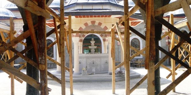 Kayı Boyu Cami'nin girişinde çalışmalar devam ediyor