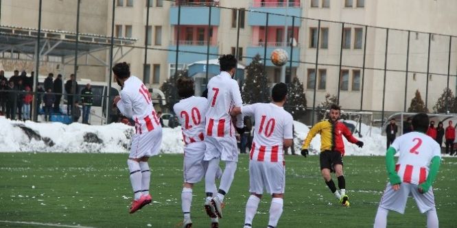 25 Mart Oltuspor, Pasinler’i 3-2 mağlup etti
