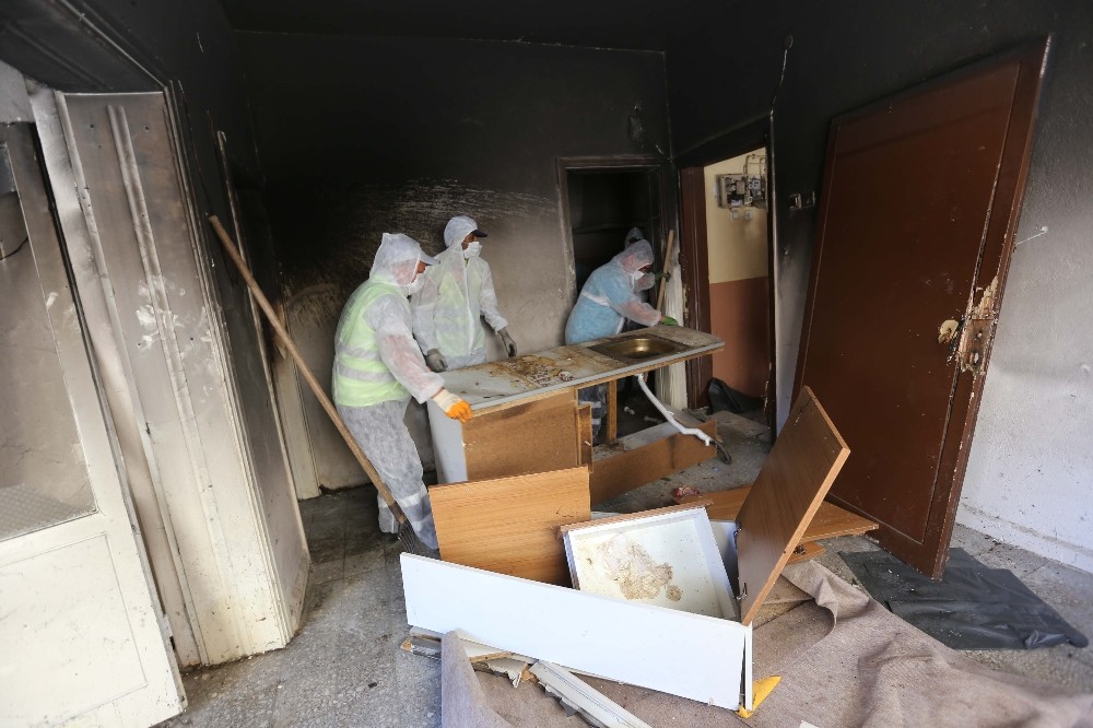 Efeler Belediyesi yanan ev için kolları sıvadı Yeni Akit