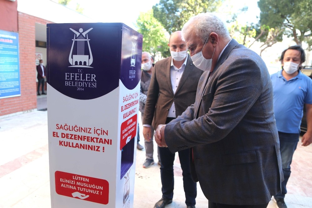 Efeler Belediyesi’nden el dezenfektan ünitesi 