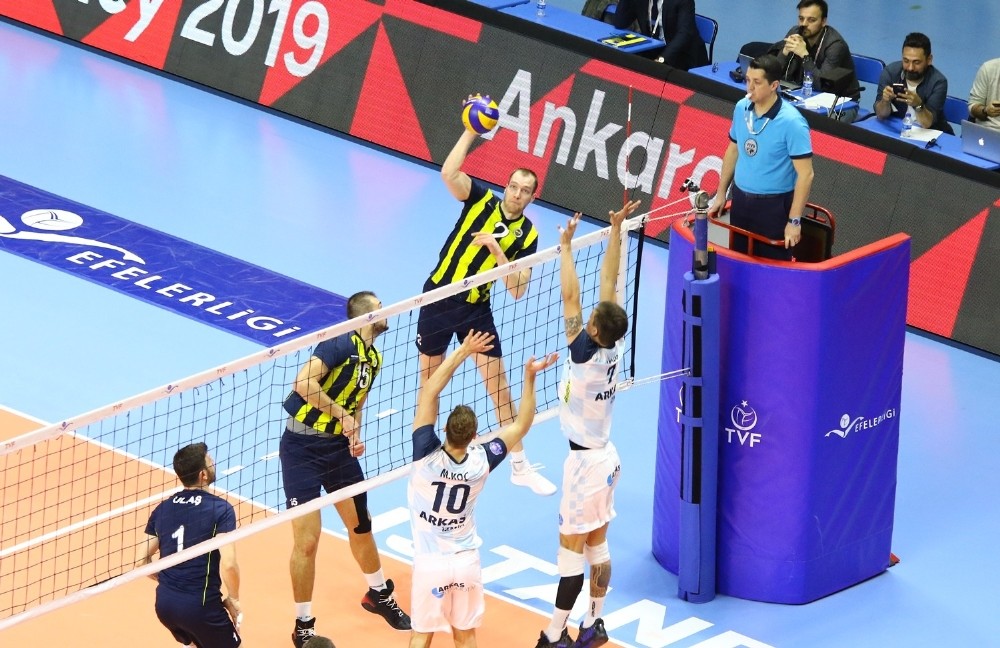 Efeler Lig’i final etabında Fenerbahçe seriyi 2-0’a getirdi 