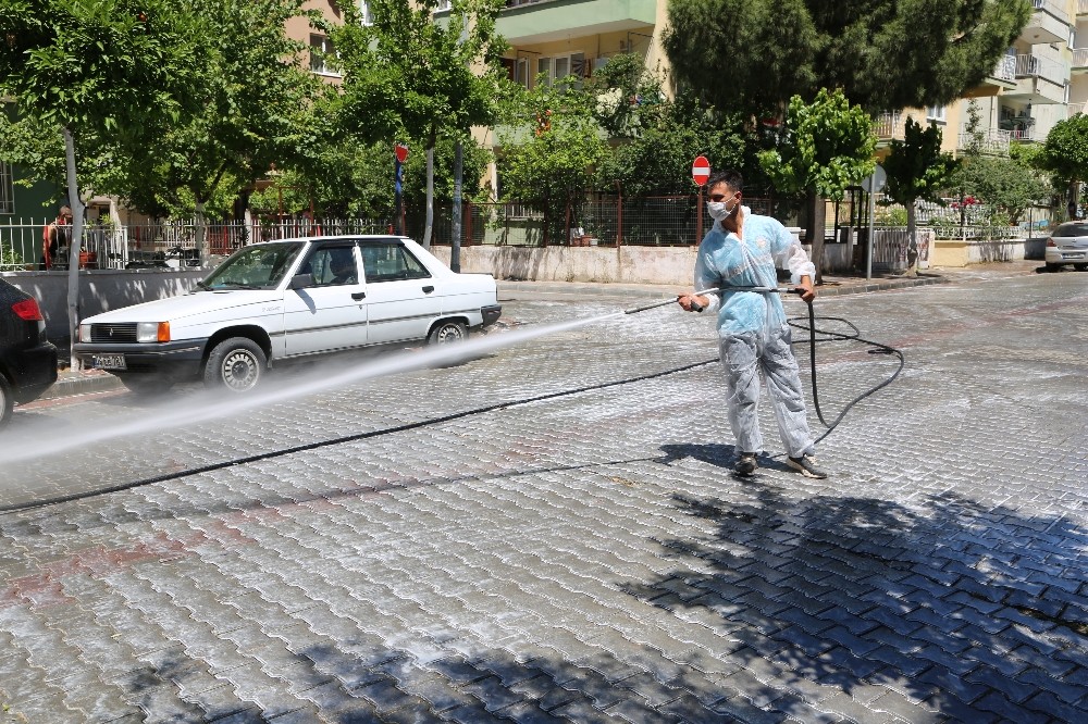 Efeler’de belediye ekiplerinden bayram mesaisi 