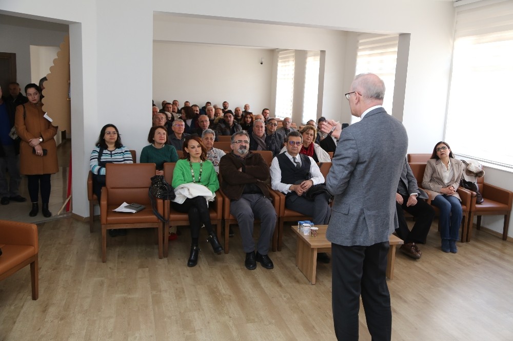 Efeler’de “Enfeksiyon hastalıkları ve aşılar” konuşuldu 