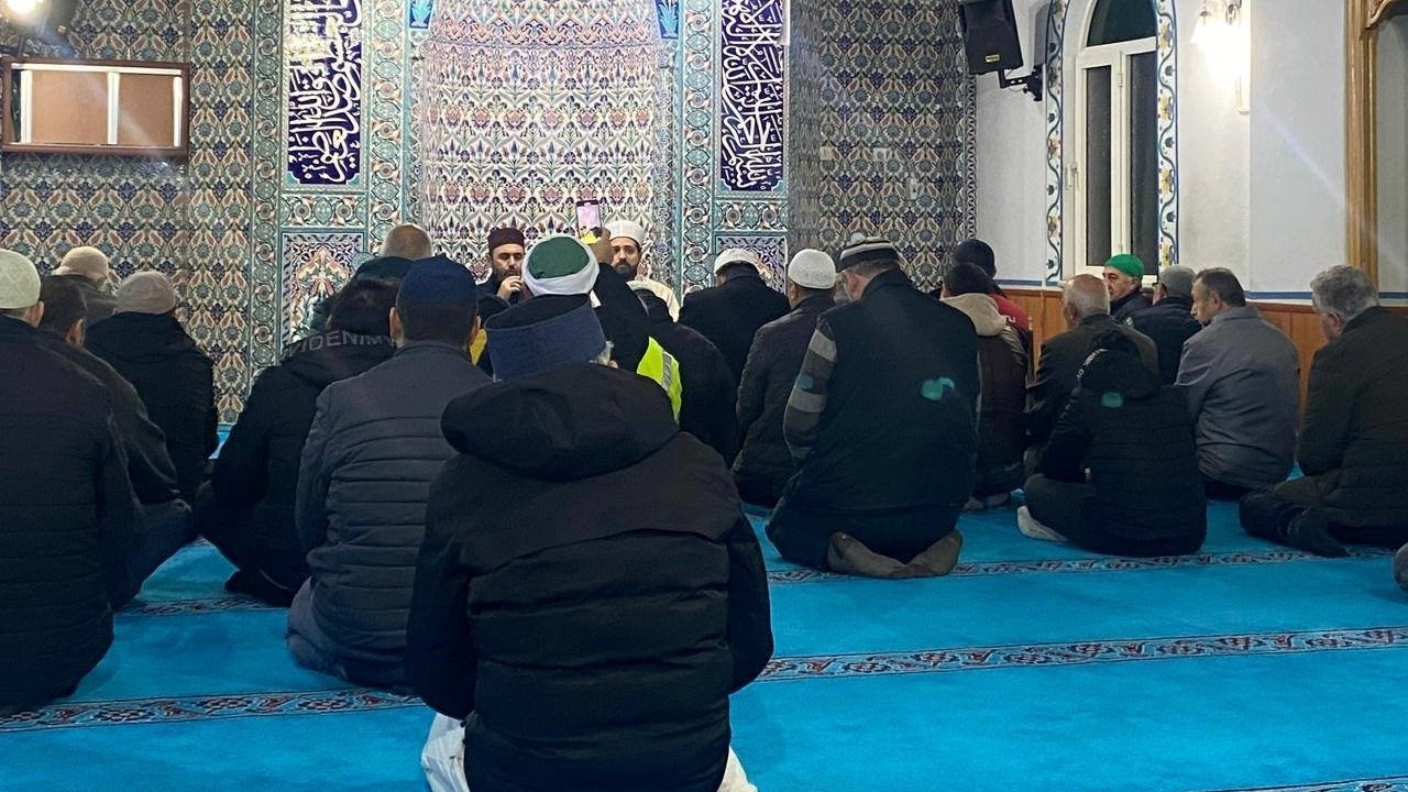 Efeler’de sabah namazı buluşması Karaca Ahmet Camii’nde gerçekleştirildi