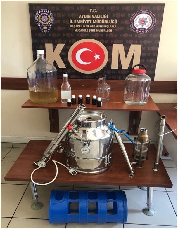 Efeler’de sahte içki operasyonu 