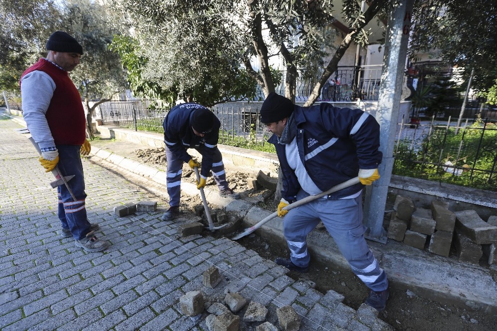 Efeler’de yenileme çalışmaları devam ediyor 
