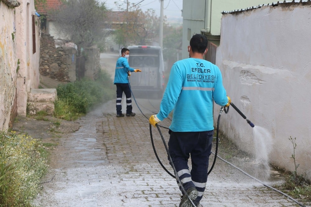 Efeler’in her köşesi dezenfekte ediliyor 