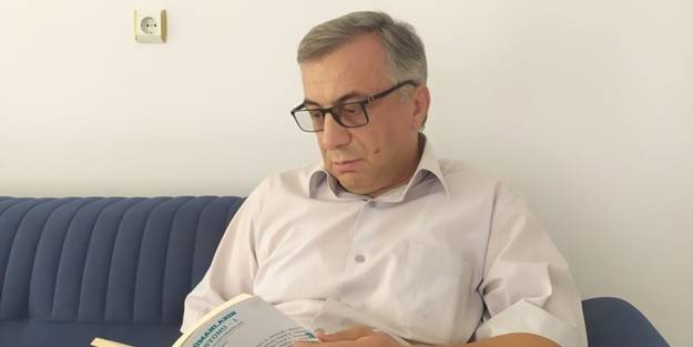 Efendimiz'in (SAV) soyuna hakaret eden Prof. Azimli! Ateizm Derneği'nin canlı yayınında tepkileri şikayet etmiş