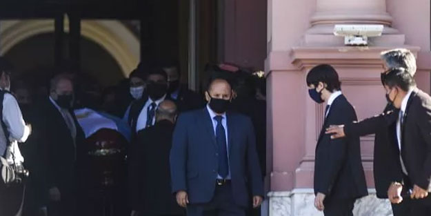 Efsane futbolcu Maradona son yolculuğuna uğurlandı