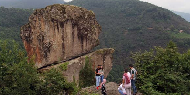 Efsane Gelin Kayası, köylülerin başına dert oldu!