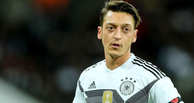 Efsane isim, Mesut Özil'e sahip çıktı