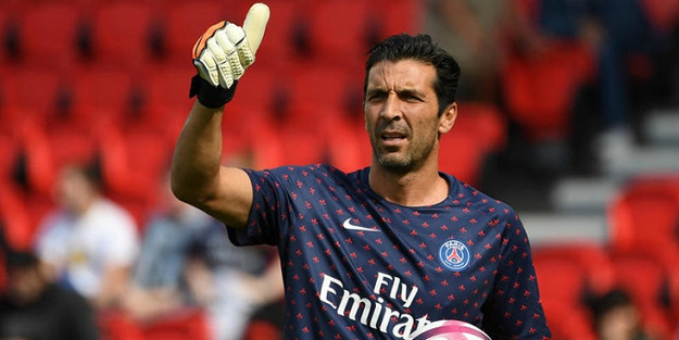 Efsane kaleci Buffon, 50 yaşına kadar oynayabilir