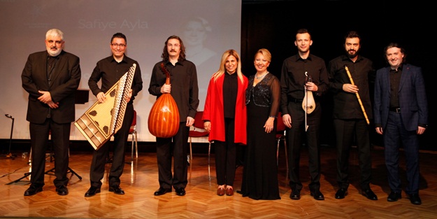 Efsanevi sanatçı Safiye Ayla, Küçükçekmece'de anıldı