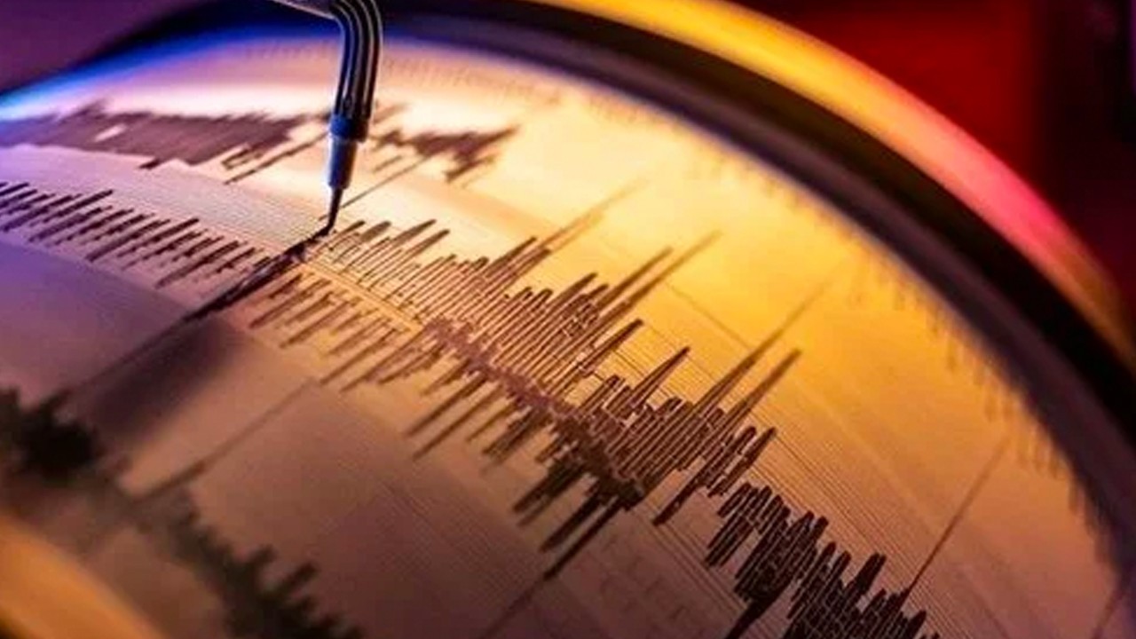 Ege beşik gibi sallanıyor! Naci Görür'den kritik uyarı: Yakın olanlar dikkatli olsun! Deprem Alarmı