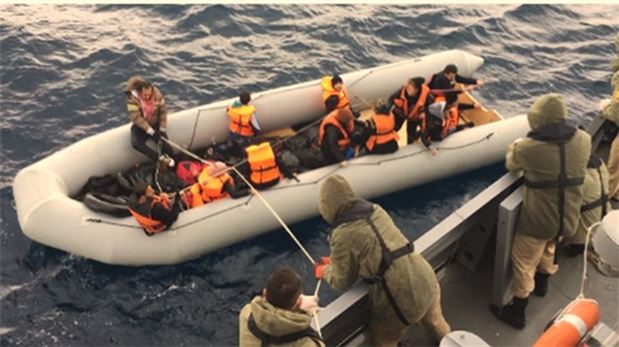 Ege Denizi'nde 56 göçmen kurtarıldı