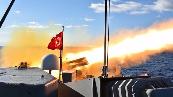 Ege Denizi'nde düzenlendi! Denizaltı savunma roketi atışları, hedefleri vurdu