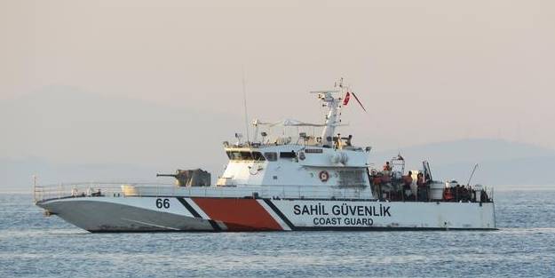 Ege Denizi'nde yardım bekleyen 51 düzensiz göçmeni Türkiye kurtardı