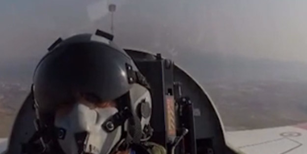 Ege semalarından mesaj gönderdi! İşte pilot koltuğuna oturan kişi