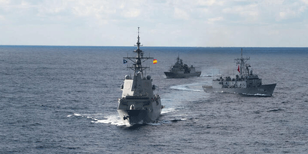 Ege'de büyük kriz! Türk gemileri ile karşı karşıya geldiler... Jetler havalandı