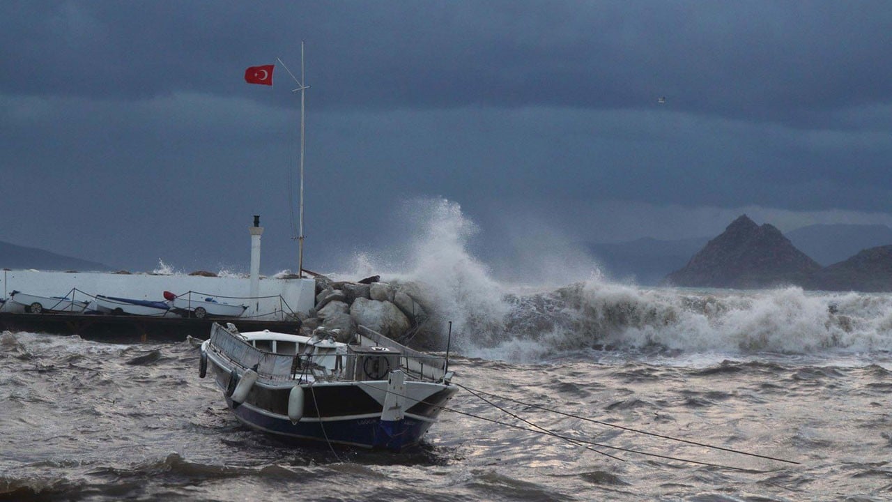 Ege’de fırtına alarmı! Bodrum-Datça feribot seferleri iptal edildi