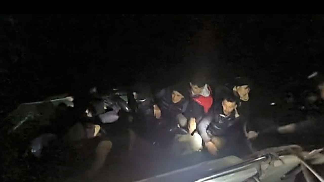 Ege'de kaçış operasyonu nefes kesti! Ayvacık açıklarında lastik bot kıskıvrak yakalandı