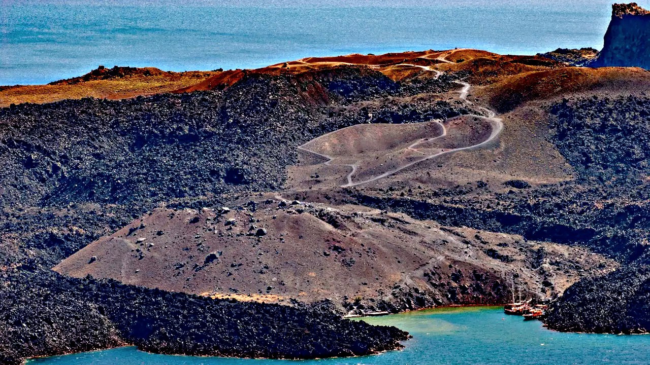 Ege'de korkutan gelişme: Santorini'de volkan aktif hale geldi! Deprem gerçeği