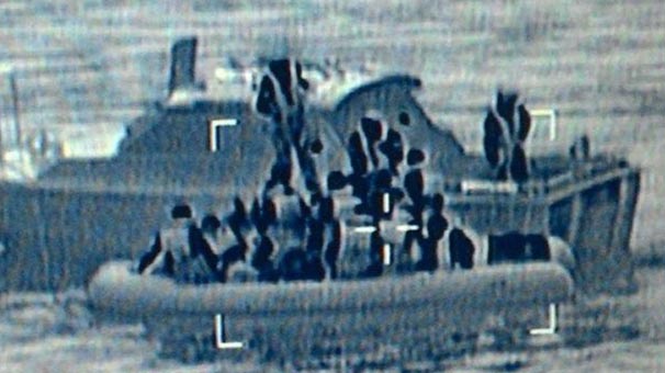 Ege'de operasyon! Böyle enselendiler