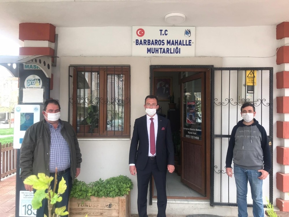 EGEİD vatandaşlara ücretsiz maske ve el dezenfektanı dağıtıyor 