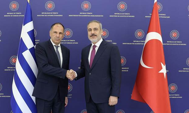 Ege’nin iki yakasında diplomasi trafiği: Bakan Fidan’dan Yunan mevkidaşına kritik telefon