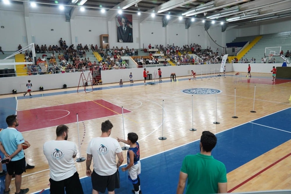 Ege’nin spor tesisleri baştan sona yenilendi 