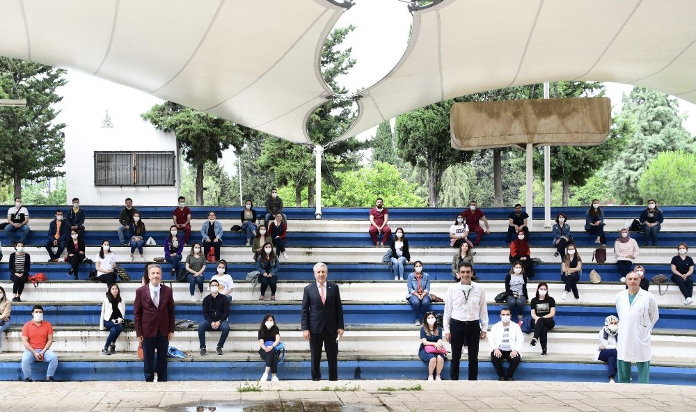 Ege’nin yeni sağlık savaşçıları görevlerine başladı 