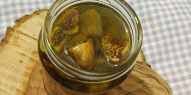 Eğer inciri zeytinyağında bekletip yerseniz! Altında yatan vitaminler bu kez şifa verecek