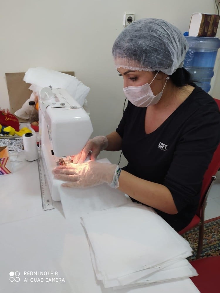 Eğirdir Halk Eğitim Merkezi steril maske üretimine başladı 