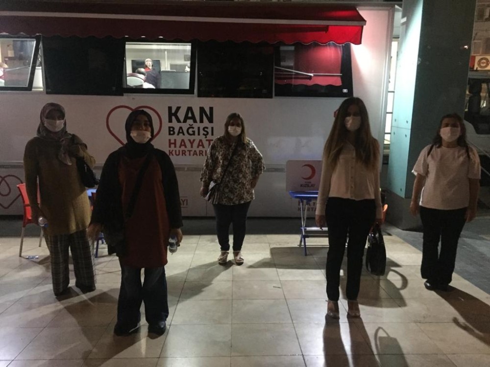 Eğitim Bir Sen üyelerinden kan bağışı 