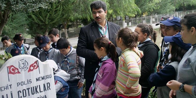 Eğitim Bir Sen'den 'mezarlıkta yapılan derse' tam destek