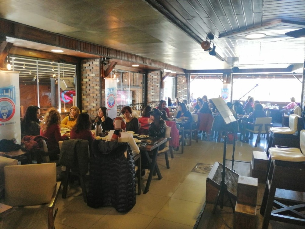 Eğitim-İş Sendikası , kadın yöneticileri ve üyeleri ile bir araya geldi 