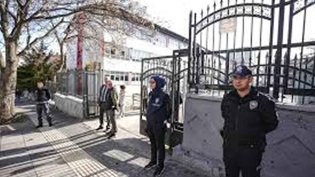 ‘Eğitim kurumlarında polis istemiyoruz’ diyenler bunlar değil miydi? Chp’den ‘okullarda polis’ dansözlüğü