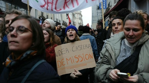 Eğitim sistemi kaosu! O ülkede öğretmenlerin maaş isyanı