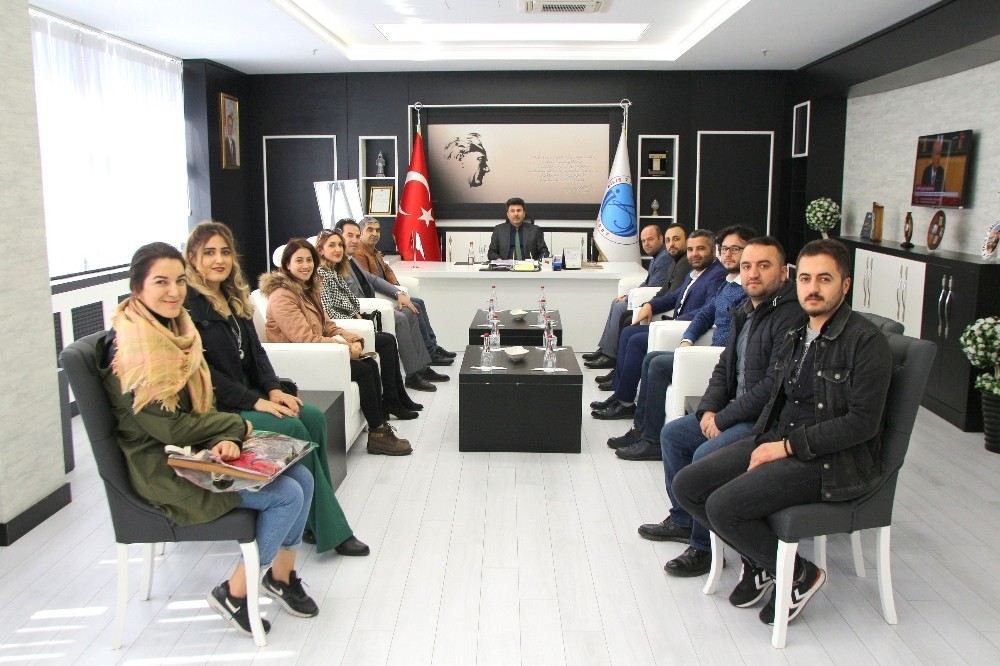 Eğitim Tiyatro Derneği üyeleri Karacoşkun’la bir araya geldi 