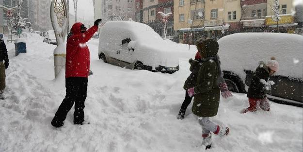 Eğitime kar engeli: İşte okulların tatil edildiği iller!
