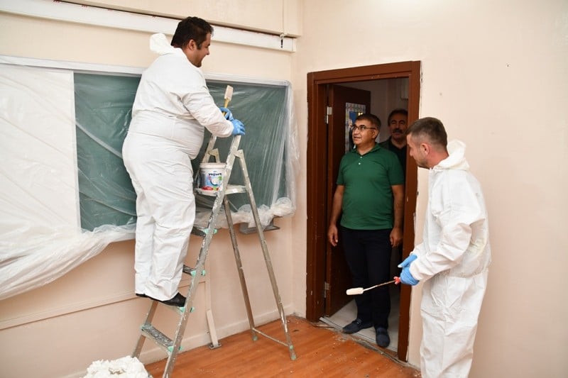 Eğitime polis eli 