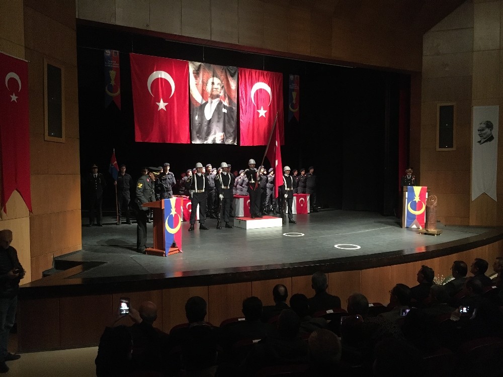 Eğitimlerini tamamlayan 1999/4-3 dönem devre kaybı erler and içti 