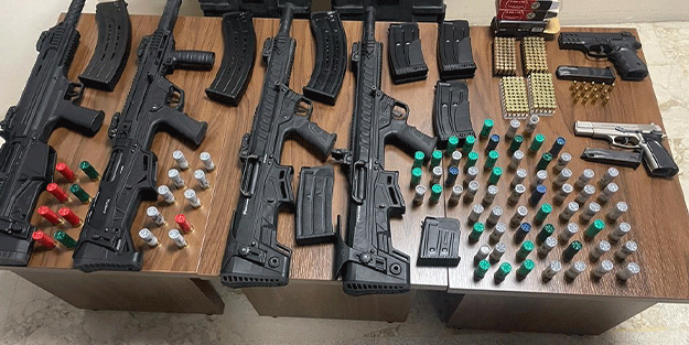 Eğlence mekanını yağmalayan 11 şüpheli çok sayıda silahla yakalandı