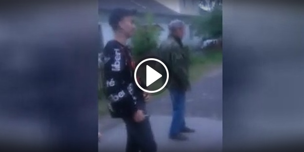 Eğlence olsun diye yaşlı adamın yüzüne tekme attı!