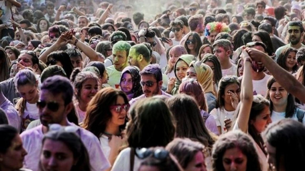 Eğleniyor musunuz gençler? Bu gidişat gidişat değil