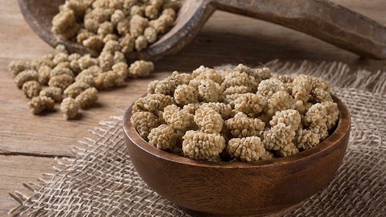 Egzamayı kuru dut ile tedavi edin: Öyle bir şey ki, çayla birlikte tüketin çok iyi geliyor